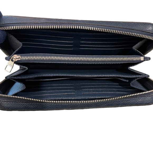 LOUIS VUITTON Taiga Leather XL Zippy Wallet - Picture 8 of 14